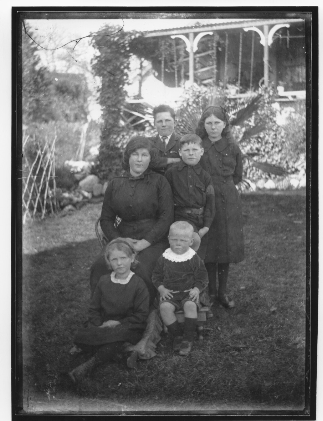 postcard Frank Waghorns family