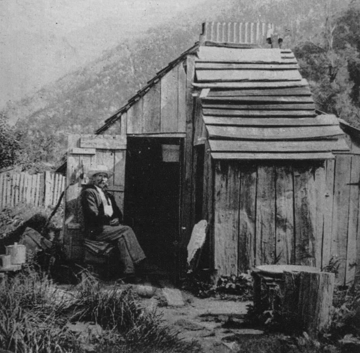 Goldminers slab hut at Wangapeka