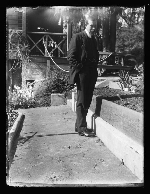 Dr Bett in his garden 1912 NPM Photo collection318456