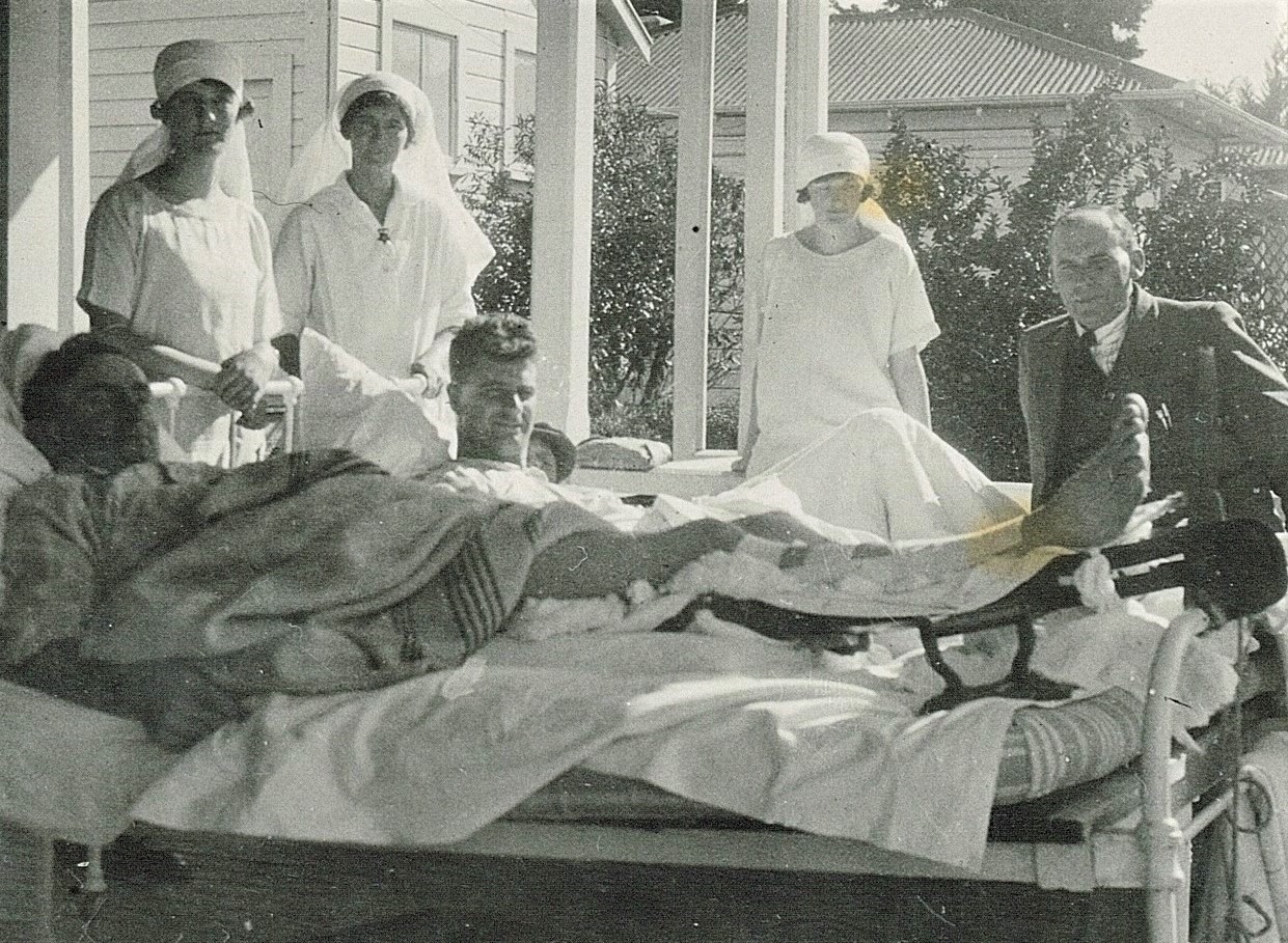 Dr Washbourne nurses and patients Hillcrest Hospital 1926