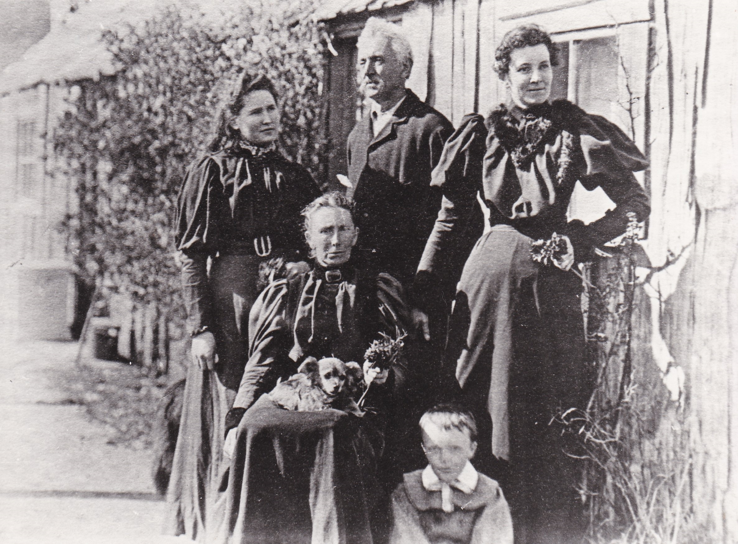 Turner family standing outside the cottage at Carluke