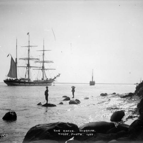 barque-off-Rocks.jpg