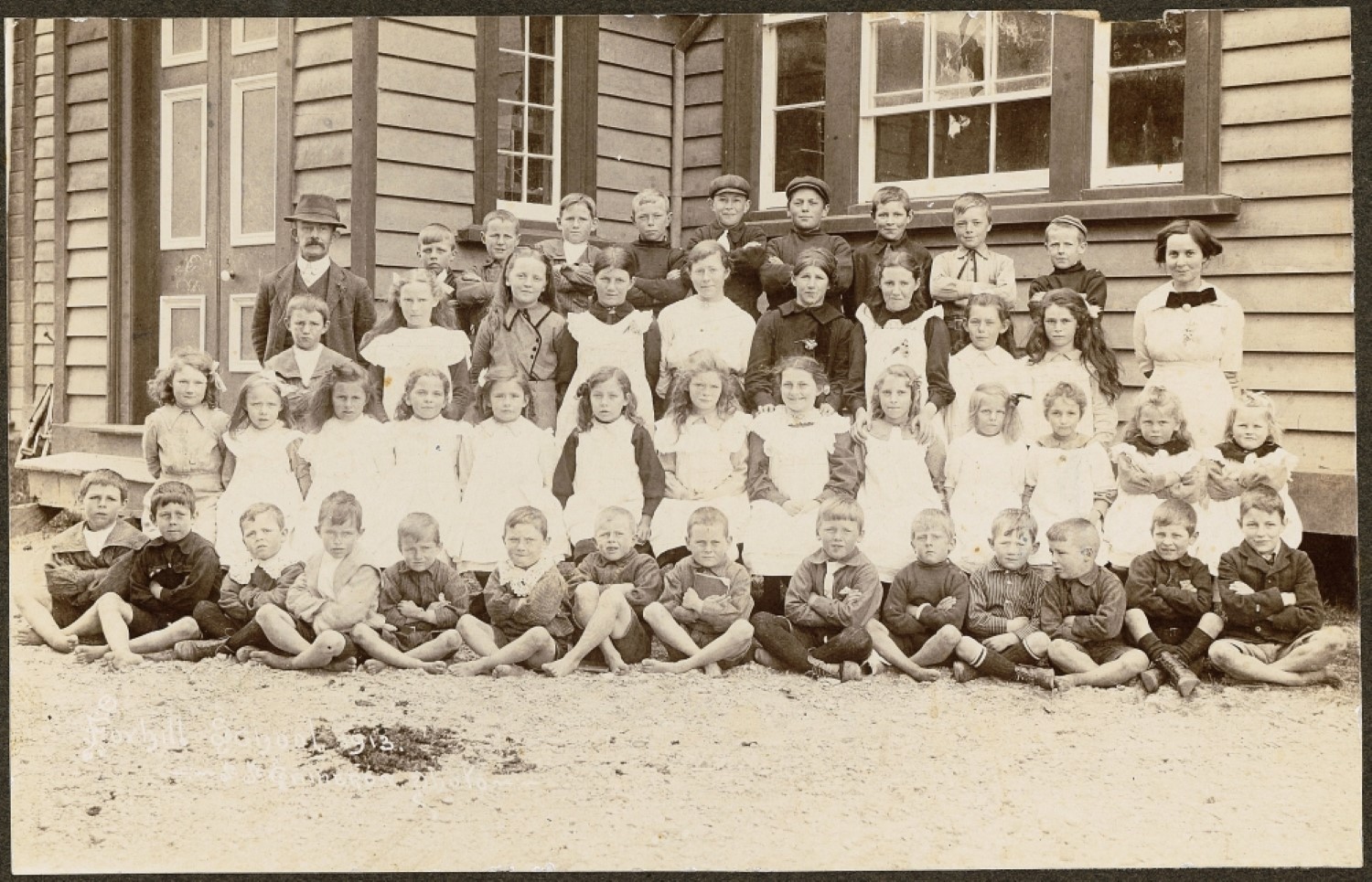 A class photograph of Foxhill School children and teachers 1913